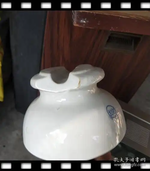 老房子民居装修老电线杆绕线固电线的瓷葫芦丫丫葫芦绝缘子