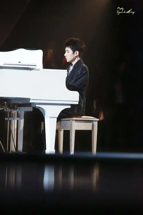 王源超话2019年11月金鸡百花电影节也是值得新粉补档之一 小源上学