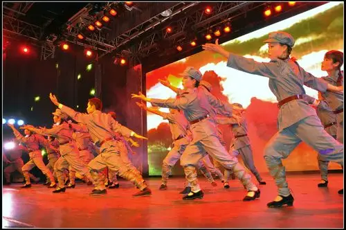 舞蹈组照:红军不怕远征难