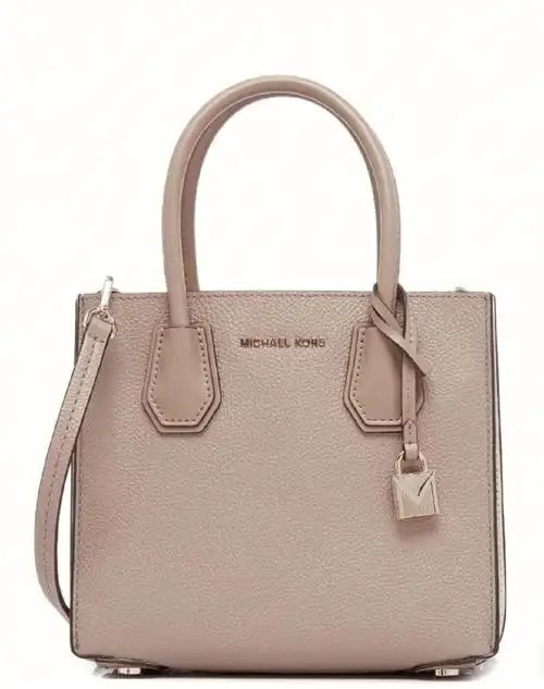 9新,五金很新,就出差被过一次,美国带回,保真,可换coach,mk中号哦