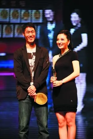 王励勤和女友刘彦池大方地同台亮相.邓菲菲 摄