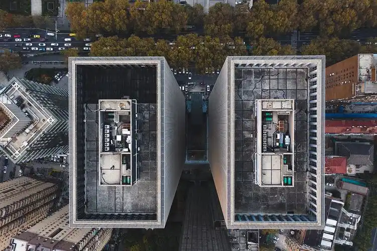 高处俯视双塔楼