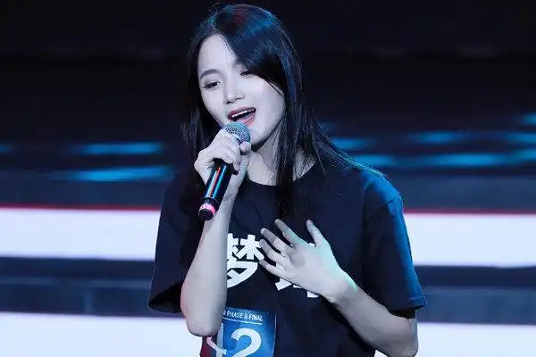 《创造营2020》李梦琦个人资料,在《明日之子3》中得到华晨宇好评!