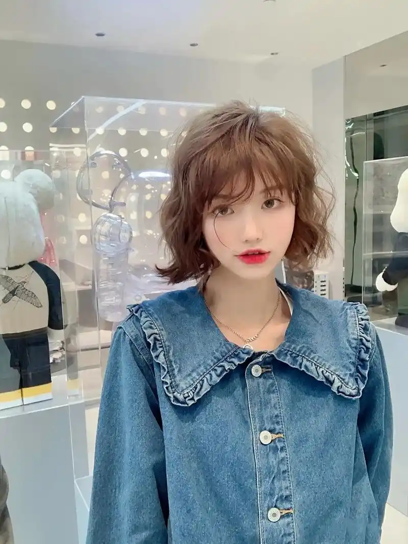 发型 #烫发 短发慵懒卷,这个发型也太甜了