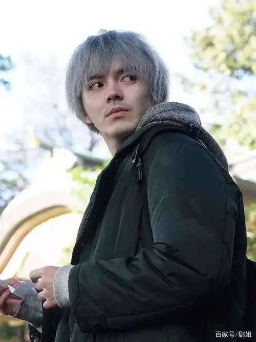 日剧《火花》:即使不能拥有完美的生活,所幸追求过完整的自己