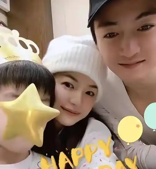 39岁陈妍希被疑怀二胎,肚子隆起孕相足,陈晓曾坦言希望儿女双全_网友