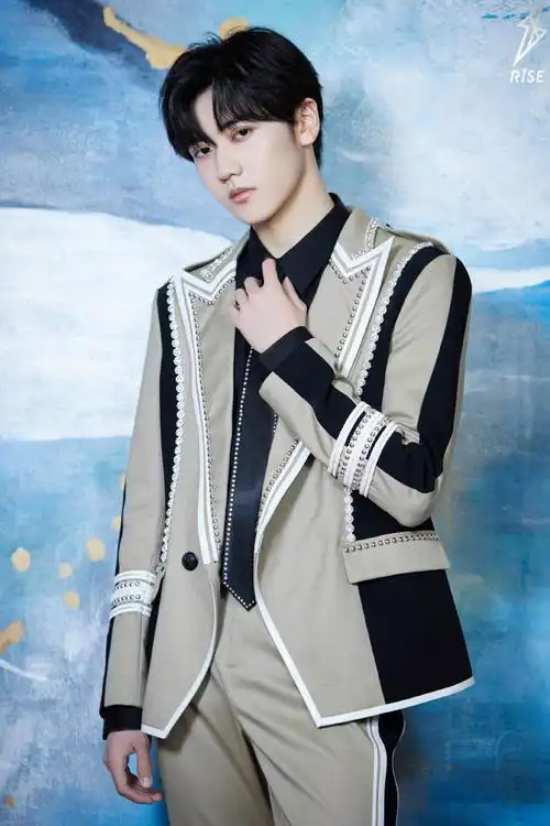 r1se官博实力回归重返创造营,上演燃炸舞台全场热血沸腾97.