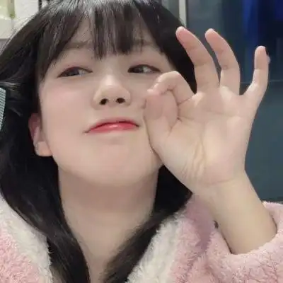 软锦真人女生自拍头像