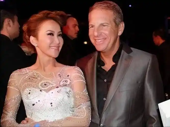 李玟去世第5天,她固守的体面被撕得粉碎,她加拿大老公正被网暴_布鲁斯