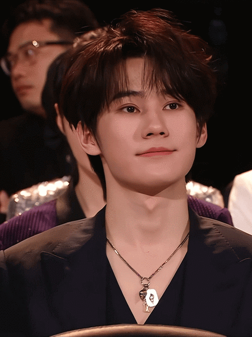 张真源超话98#张真源 你最重要#  每天必不可少一件事是什么?