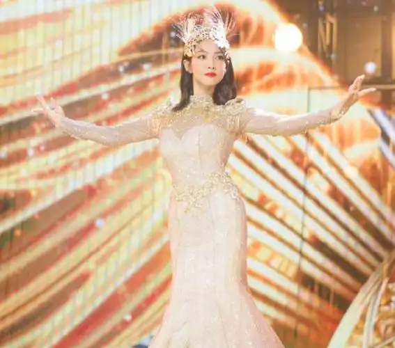 刘亦菲金鹰后台照被传开照片放大后无美颜精修的脸蛋绝了