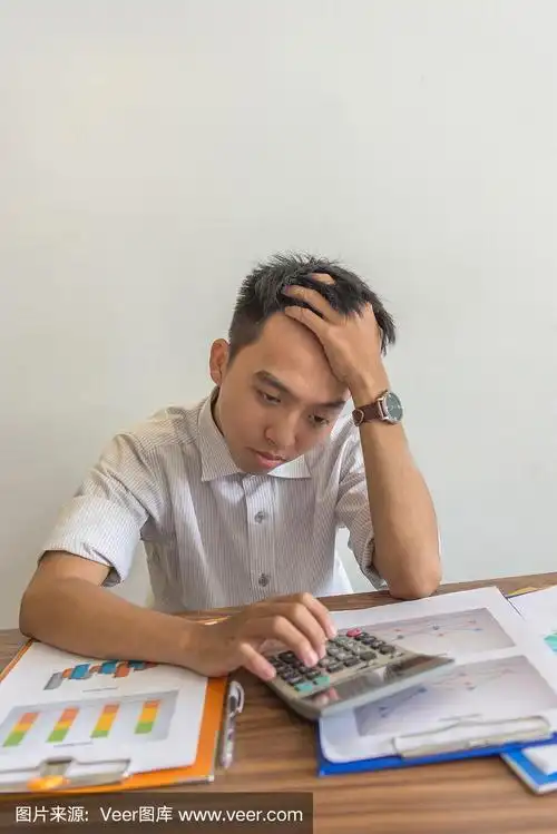 年轻的商人因为生意不好而感到沮丧和压力