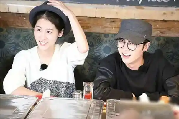 未婚生子1年多华晨宇被扒新恋情后张碧晨有喜真相被质疑