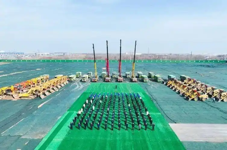 "2月26日上午,随着市委书记李长萍的一声开工令下,我市总投资1583亿元