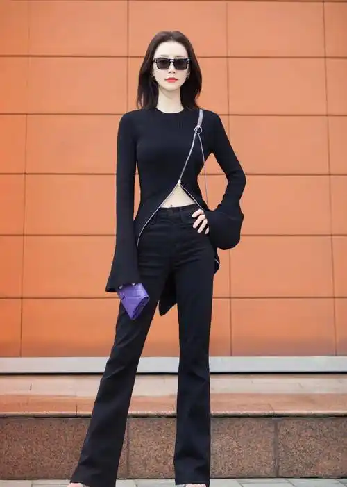 女人一定都要懂得爱自己,作为明星,舒畅自然是舍得花钱打扮自己,正是