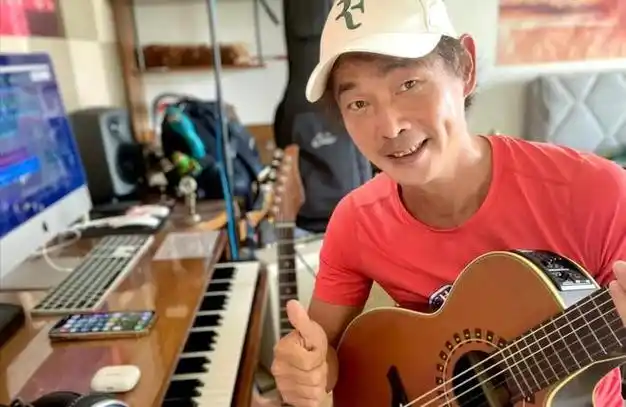 55岁歌手黄品源与俄罗斯美女再婚曾带女模开房与前妻离婚又复合