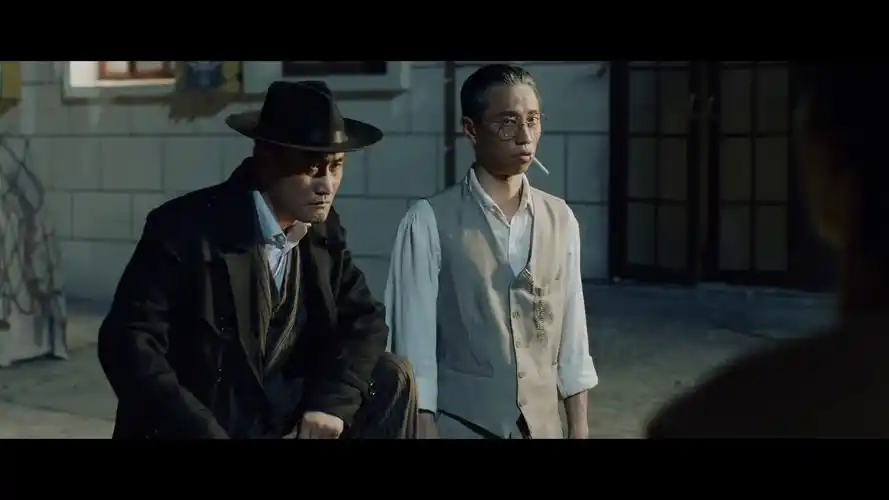 罗拉拉a         哈哈,这个 青龙帮帮主,还真是高大威猛呢,哈哈