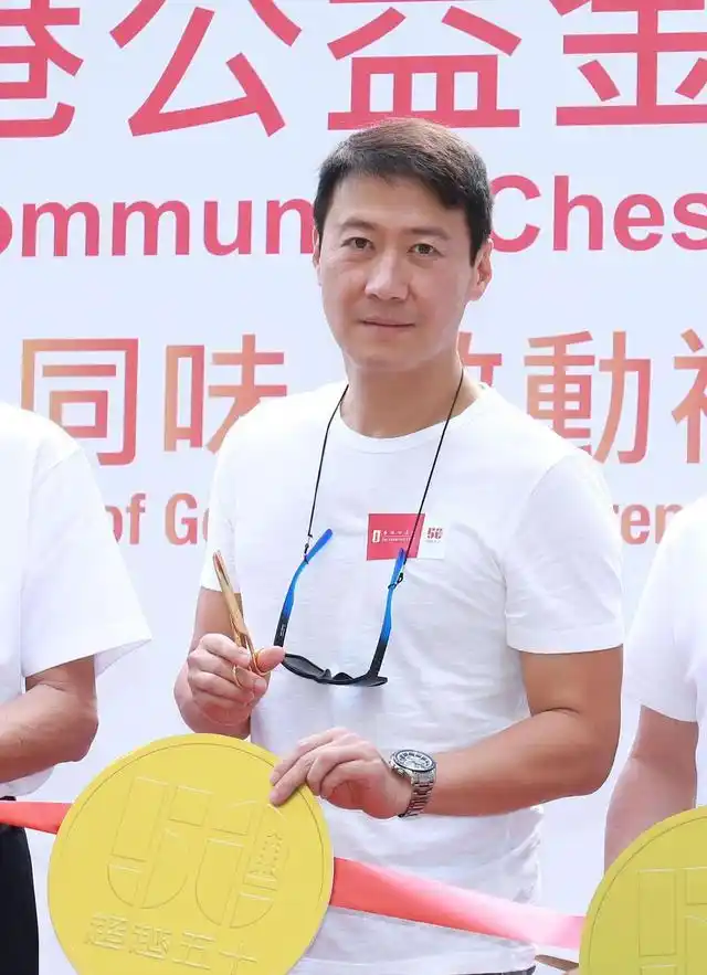 6,陈慧琳陈慧琳出身于豪门,与相恋16的男友刘建浩结婚后,便慢慢隐退了