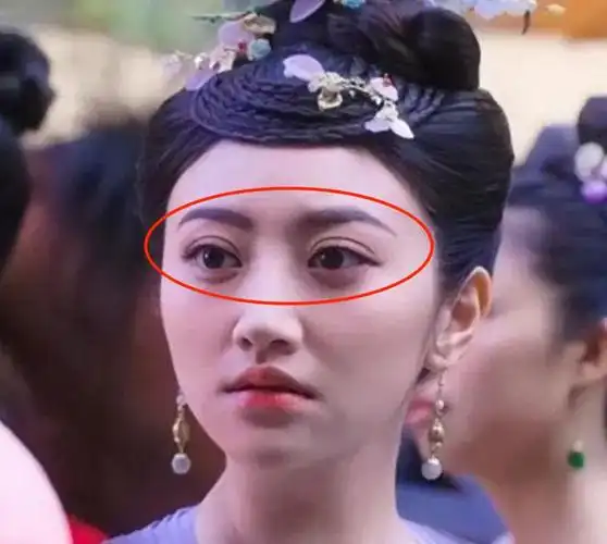 25位明星割过双眼皮,谁自然谁"毁容"一目了然