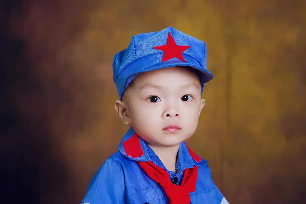 穿上小军装的小可爱#2周岁写真#宝宝艺术照# - 抖音
