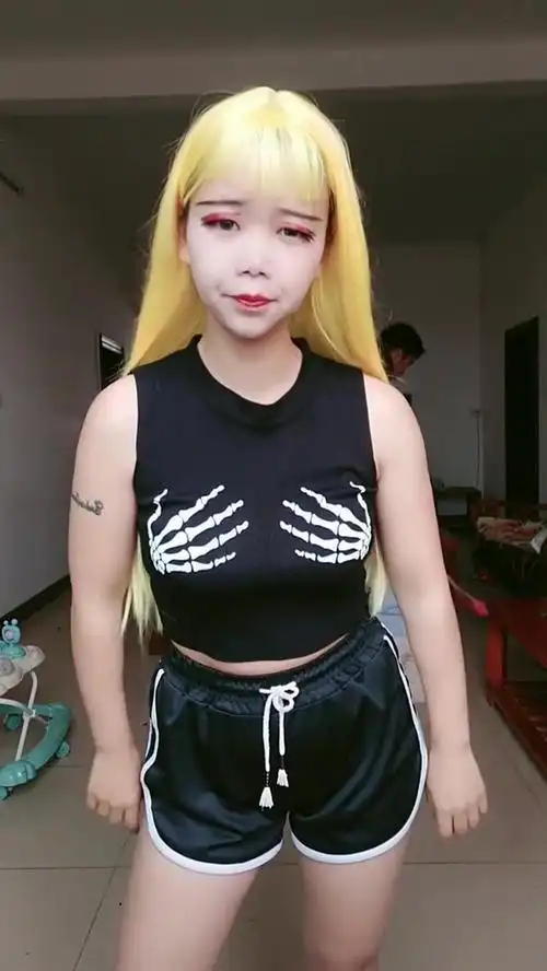 【土味视频合集】精神小妹的笑容最迷人