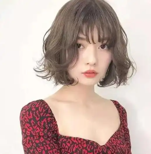 头发少发质细软适合剪短发吗