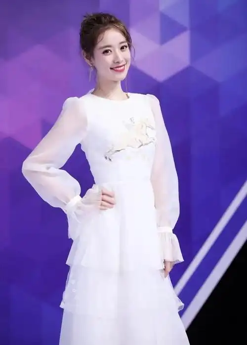 东方卫视女主持人司雯嘉