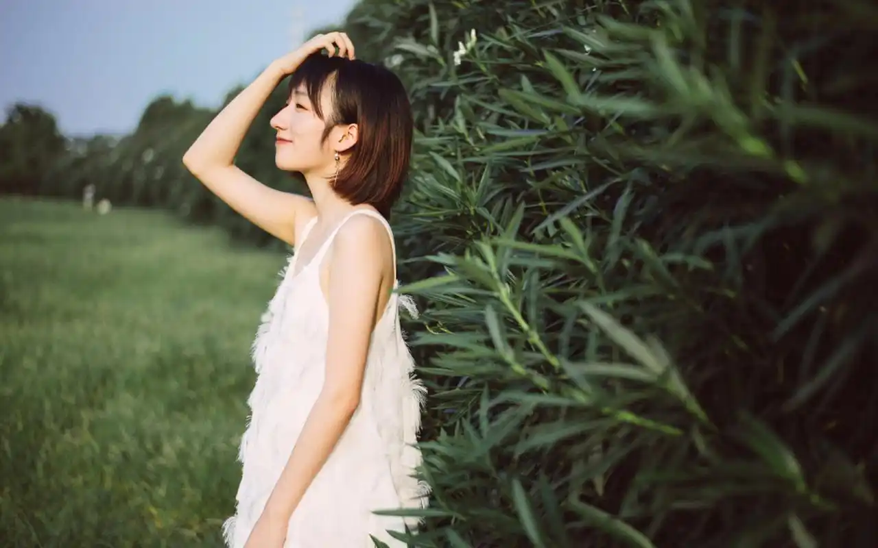 清新气质美女写真图片桌面壁纸