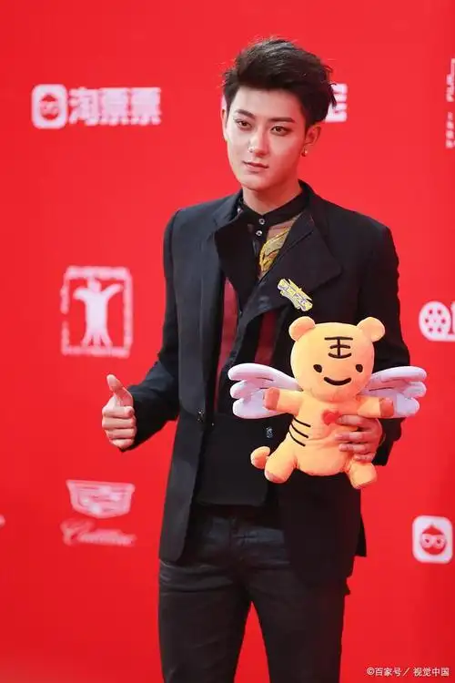 上海f1音乐节风波升级!黄子韬怒怼小马丁,同台梦碎引发猜测战