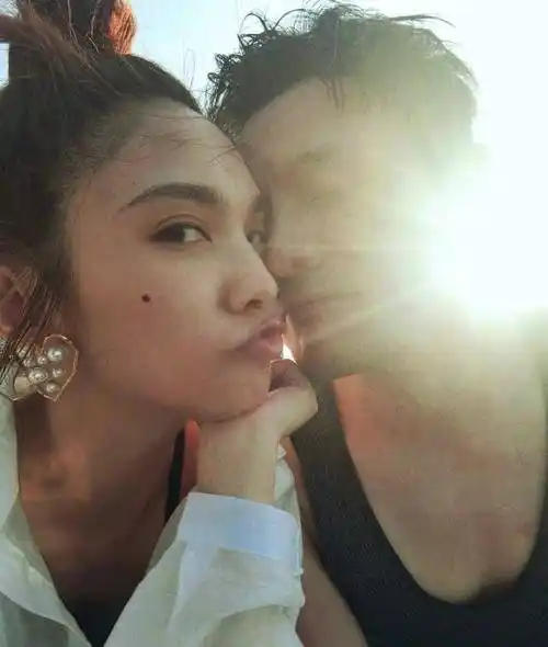 恭喜李荣浩升级为准新郎生日当天求婚杨丞琳文案甜煞众人