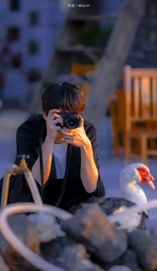 你可以永远相信刘昊然的写真!海边少年帅气十足,妥妥的花美男