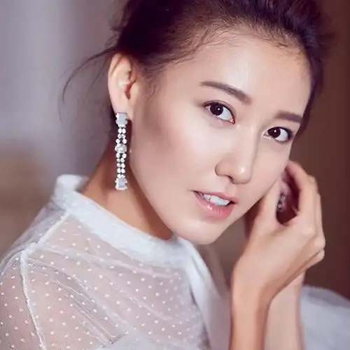 回顾演员高露:出道24年无绯闻,低调嫁圈外丈夫,现越活越有魅力