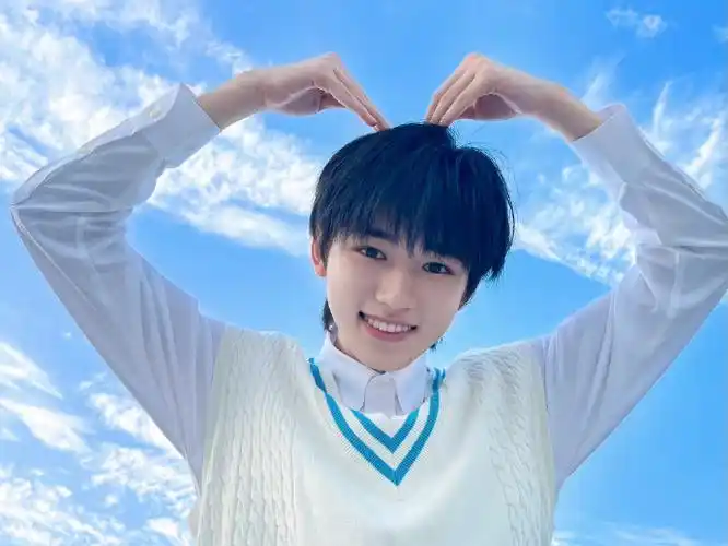 比心进化论95 (前两张居然已经是两年前的了…05#宋亚轩