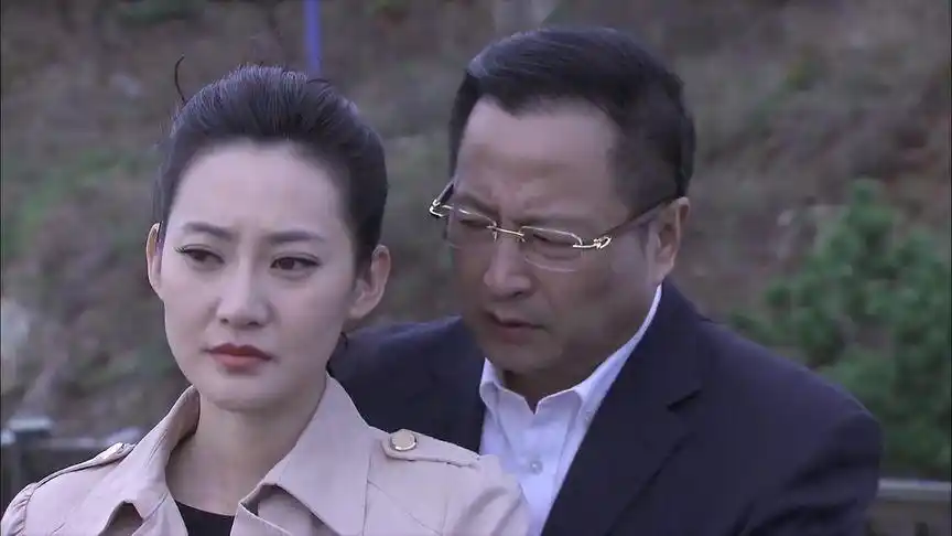 谎言背后:老男人展示撩妹技巧,这一招怕是小姑娘们都招架不住!