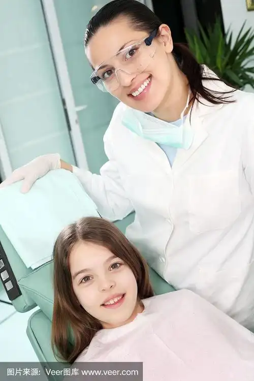 小女孩去看牙医.