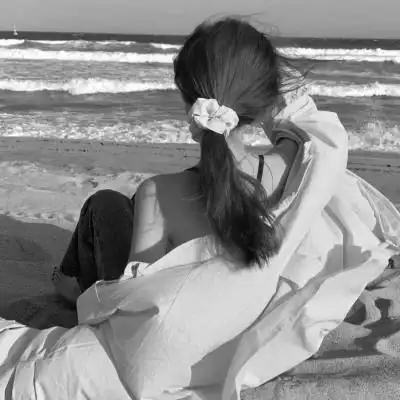 黑白女头背影温柔干净_女生头像_头像屋