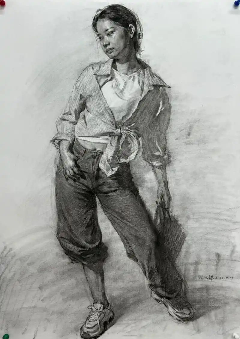 素描全身像 画了一张速写照片