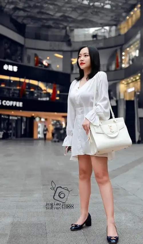 街霸的诞生—重庆2019年10月街拍集锦:图四小姐姐尽显淑女气质