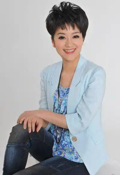 49岁的邱启明近况,二婚妻子对他不离不弃,儿子11岁了很可爱_电视_出租