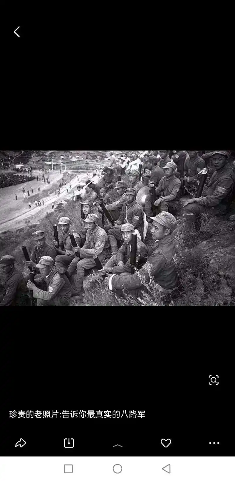 老照片抗战时期的八路军战士 国泰民安 祖国万岁 地扫墓时抱着 - 抖音