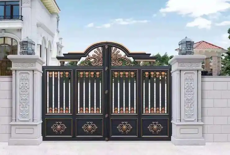 别墅铝艺大门外观精美,具有很好的装饰效果.