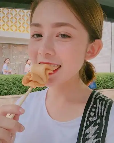 8岁爆红全台 10年后进化「中法混血气质美女」网友又恋爱