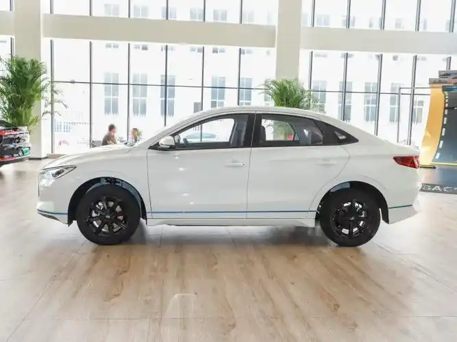 重庆比亚迪e3大幅降价!最低售价12.98万,错过就没有