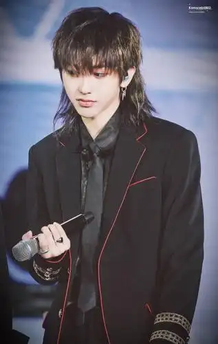 百分九杭州见面会:蔡徐坤首次尝试长发造型,对长发渴望早有征兆