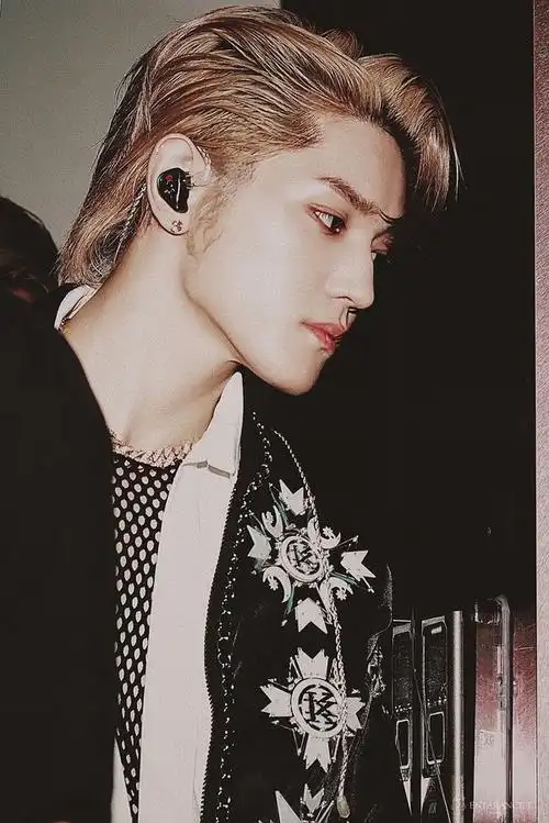 韩圈有啥帅哥染过金色的头发