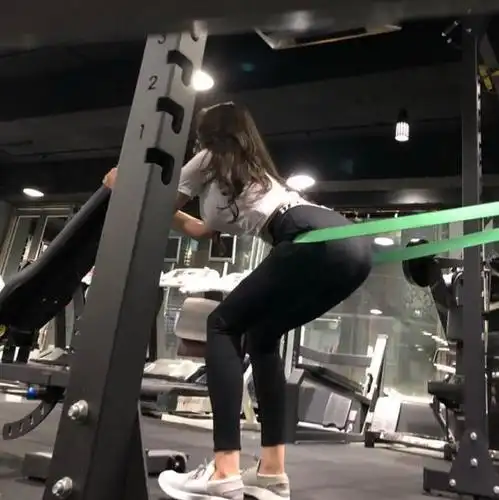 韩国网红美女,健身是为了更好地享受美食,凹凸曲线令人羡慕不已