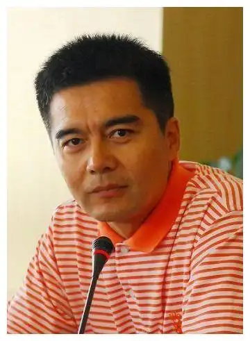 演员许亚军的丰富情史,和曾经同床共枕的4个女人__财经头条