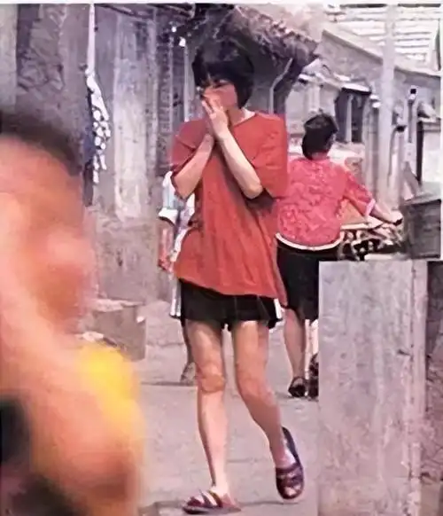 前黑豹主唱窦唯,巅峰时期王菲为他倒夜壶,如今为何沦至街头