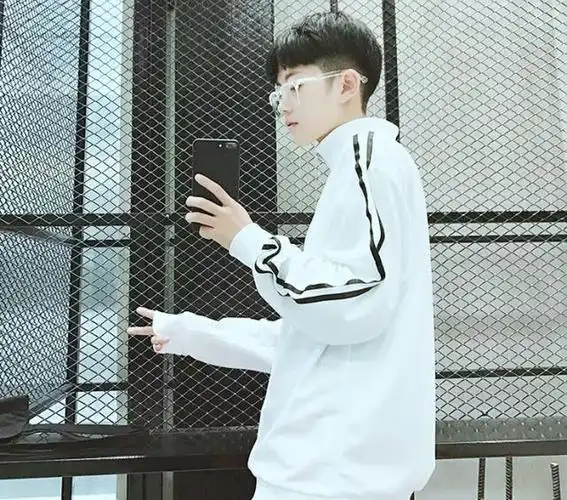 组图:满满的青春味道,14岁初中生小奶狗,天真无邪的样子很酷!