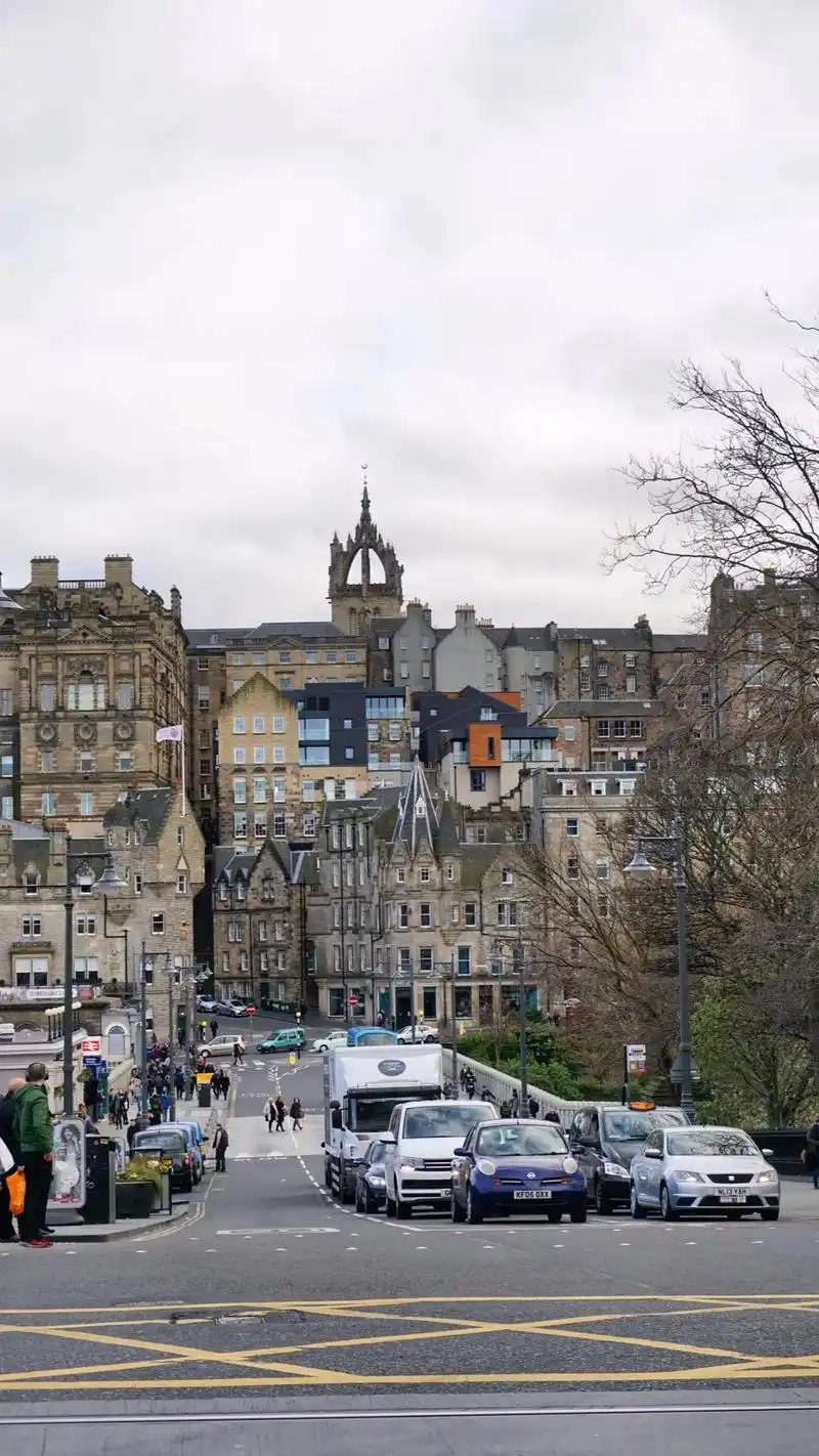 英国旅行最受欢迎的城市之一.爱丁堡.这是苏格兰的首都,这有古 - 抖音